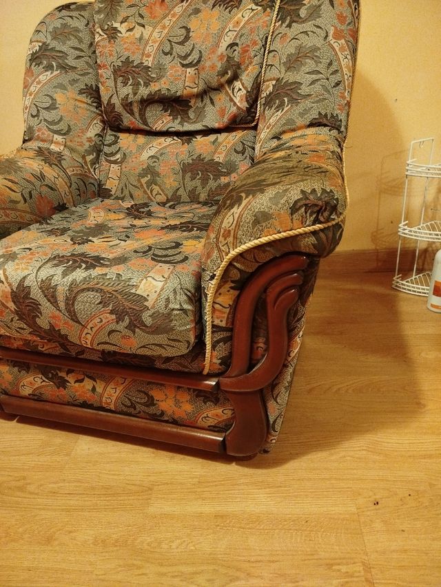 2 Butacas de tela y madera