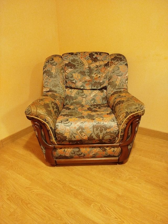 2 Butacas de tela y madera