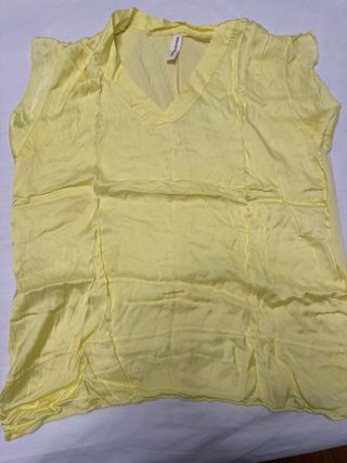 Camiseta raso y espalda punto amarilla sin marca