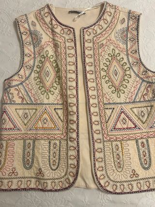 Chaleco Zara bordado multicolor. A estrenar.