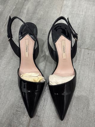 Zapatos de tacón Uterqüe negros