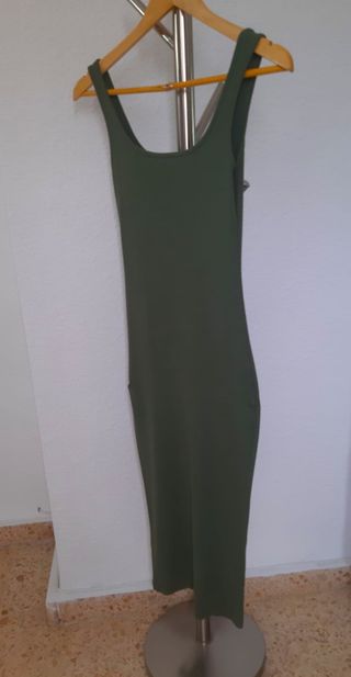 Vestido midi nuevo sin estrenar. Sin mangas. Muy e