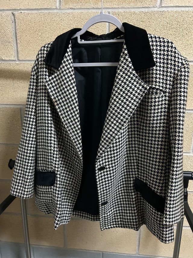 Chaqueta Houndstooth Negra y Blanca
