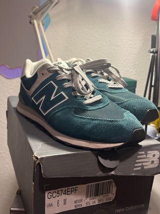 New Balance 574 Verde Oscuro Talla 38.5