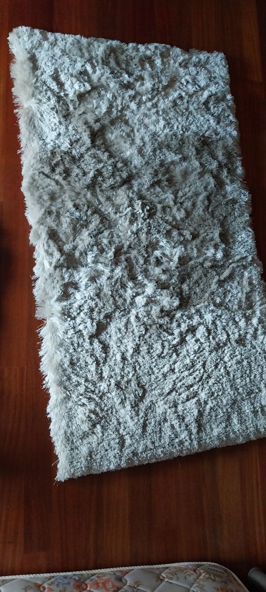 2 Alfombras Beige lado cama