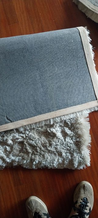 2 Alfombras Beige lado cama