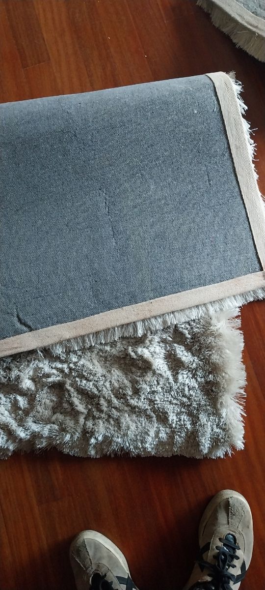 2 Alfombras Beige lado cama