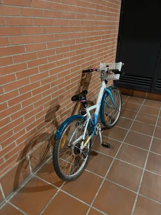 Bicicleta juvenil azul BITWIN