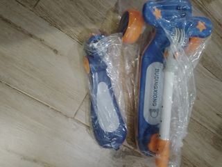 Patinete infantil azul y naranja