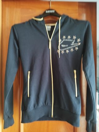 Sudadera Nike con estrellas y logo