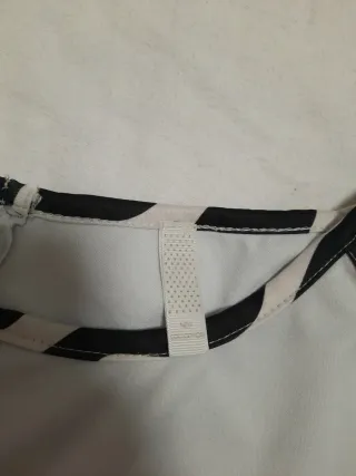 Top crop bianco con fantasia