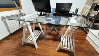 Elegante mesa de cristal para despacho 