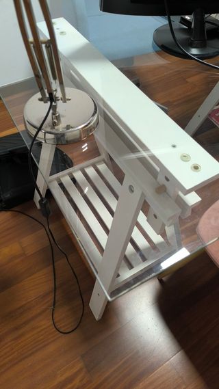 Elegante mesa de cristal para despacho 