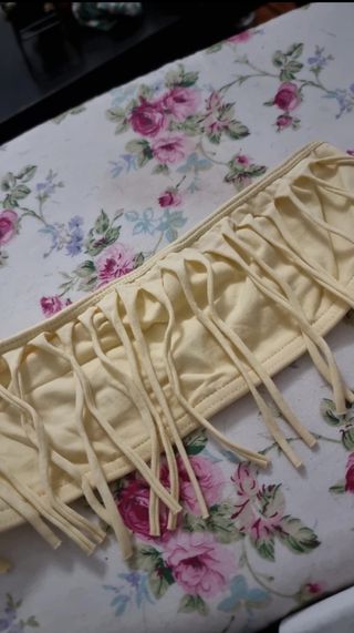 Mini top amarillo con flecos