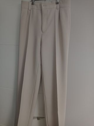 Pantalón color crudo elegante