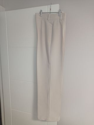 Pantalón color crudo elegante