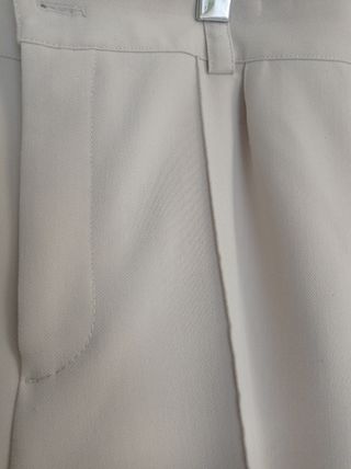 Pantalón color crudo elegante