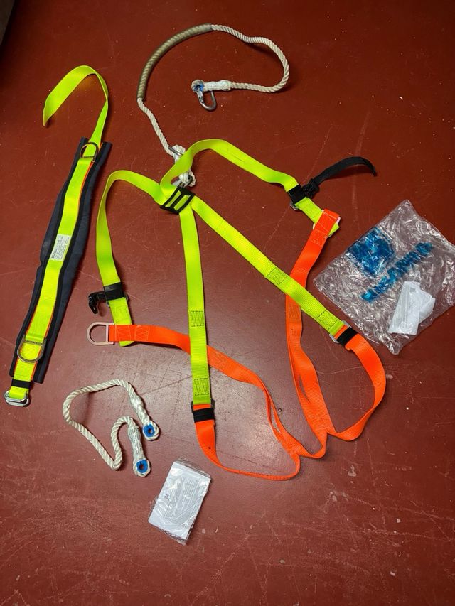 Arnés de seguridad y cuerda