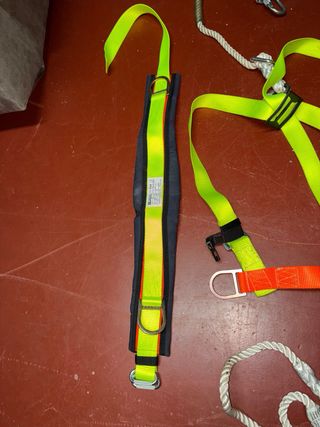 Arnés de seguridad y cuerda