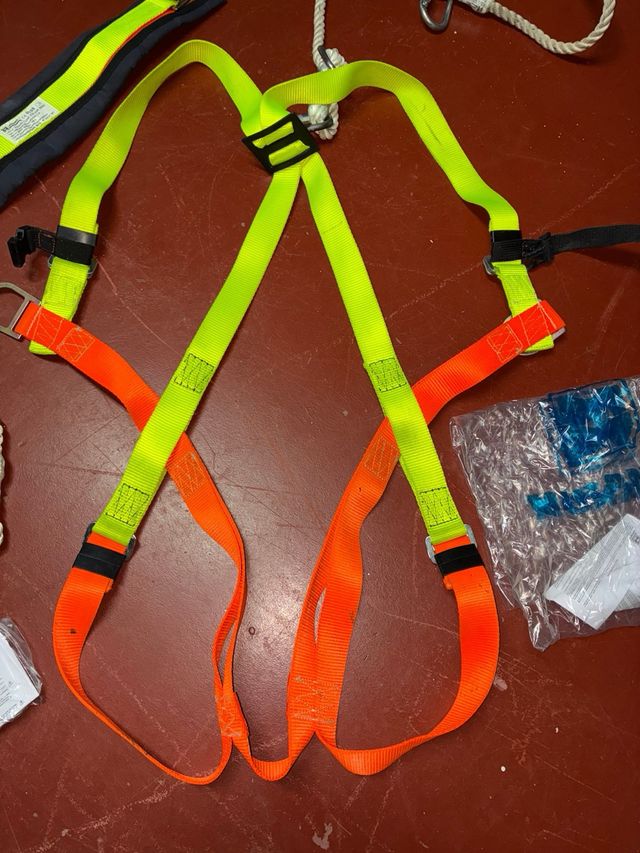 Arnés de seguridad y cuerda