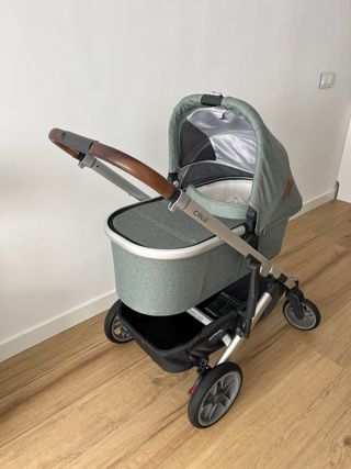 Carrito Uppababy Cruz V2 con capazo y silla
