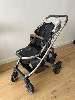 Carrito Uppababy Cruz V2 con capazo y silla