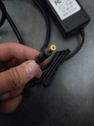 Adaptador AC/DC 12V 2A