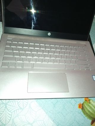 Ordenador portátil HP Pavilion oro rosa