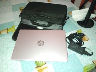 Ordenador portátil HP Pavilion oro rosa