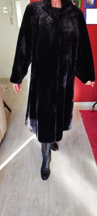 Abrigo largo mouton color onix