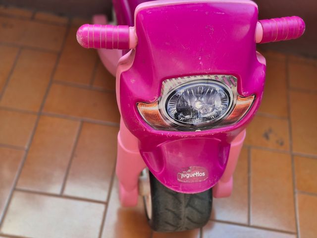 Moto deportiva rosa para peques