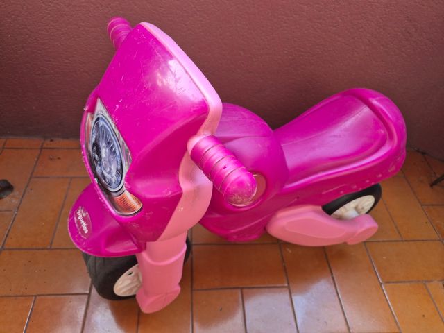 Moto deportiva rosa para peques