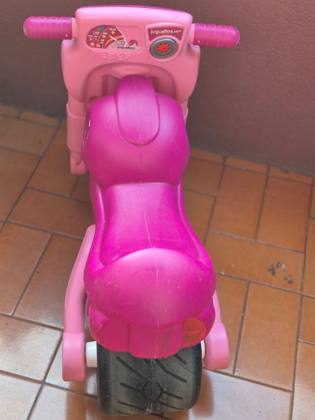 Moto deportiva rosa para peques