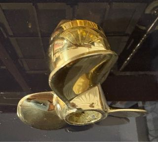 Mechero a gasolina con rueda, piedra y mecha