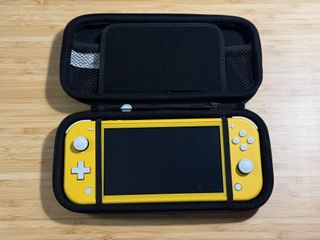 Nintendo Switch Lite Giallo + Accessori