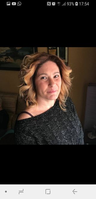 Chica hace servicio domestico