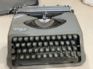 Máquina de escribir Hermes Baby 1940