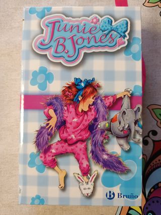 Pack de 4 libros
Kika SuperBruja y Junie B.Jones