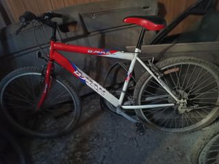 Bicicleta BMX Roja y Blanca, cada una 45€