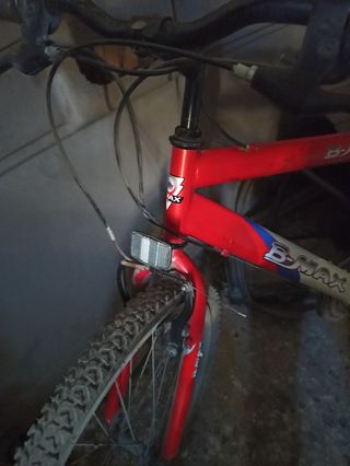 Bicicleta BMX Roja y Blanca, cada una 45€