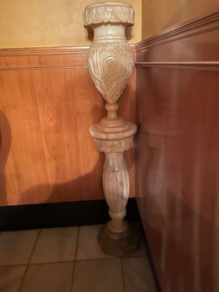 Colonna per vasi da fiori in marmo beige