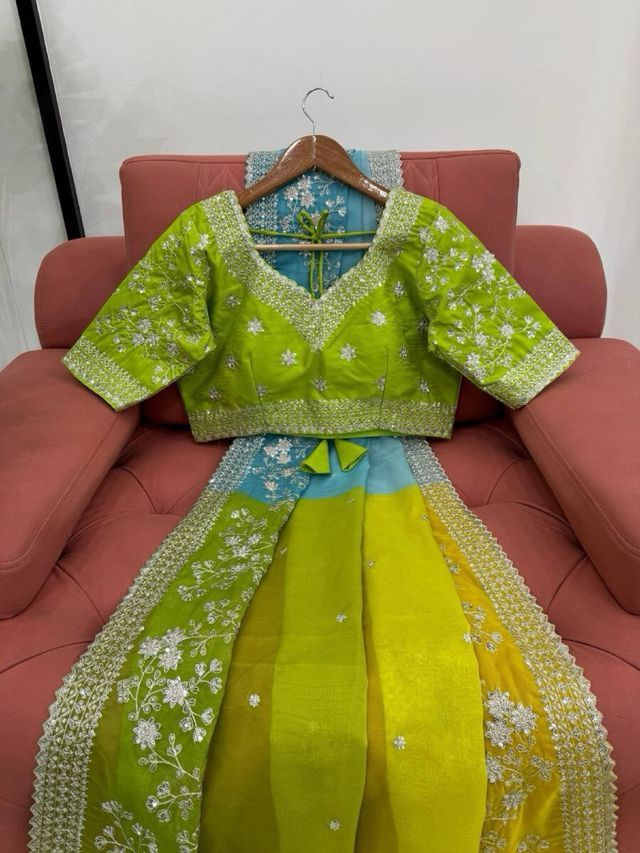 saree indiano blu e verde