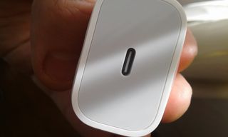 Cargador Apple 20W USB-C Original iPhone con cable