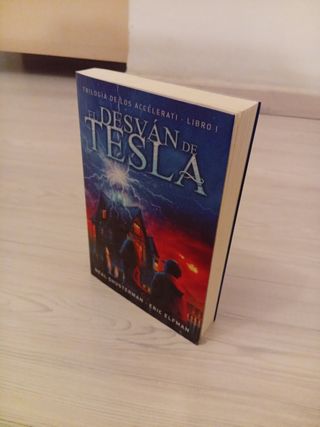 Libro, El desván de Tesla, trilogía, primer libro