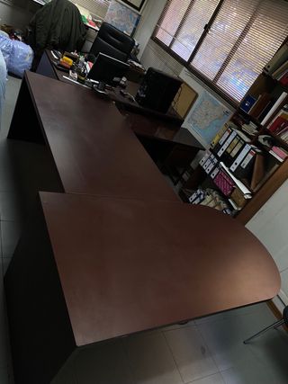Escritorio Grande de Madera en L