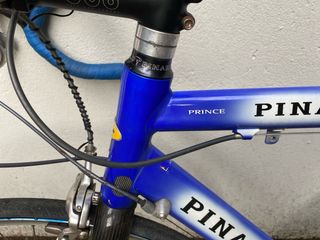 Bicicletta da corsa Pinarello blu