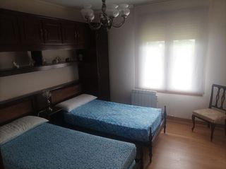 Dormitorio con 2 camas