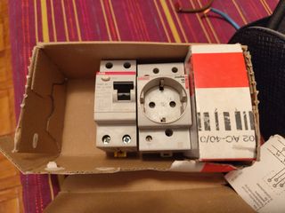 Automáticos varios y Enchufe ABB