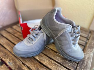 Zapatilla Nike Gris