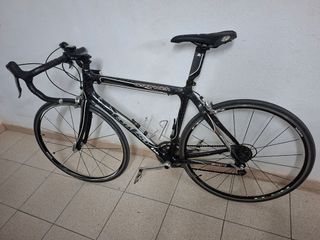 Bicicleta de carretera Goka carbono